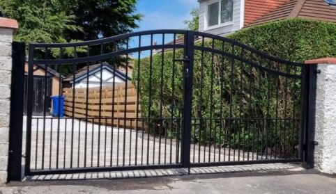 Wrexham-Design-Premium-Driveway-Metal-Gate-Black-C-600x397